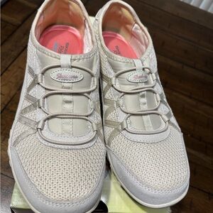 Skechers Women's Beige Mesh Sneakers